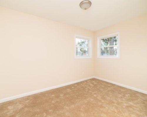 77 Andrews Ave, Wheatley Heights NY  11798-1833 exterior