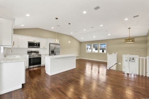 9 Brookwood Dr, Wheatley Heights NY  11798-1005 exterior