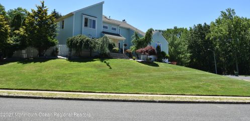 2 Wesley Ct, Tinton Falls, NJ 07724-1423