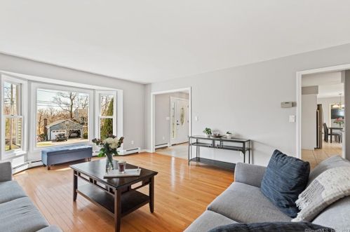 1940 Cutspring Rd, Stratford, CT 06614-1031