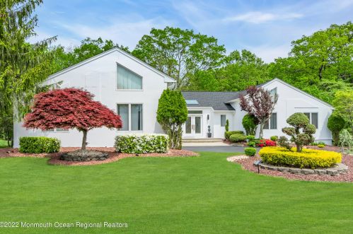 32 Amagansett Dr, Morganville, NJ 07751-1184