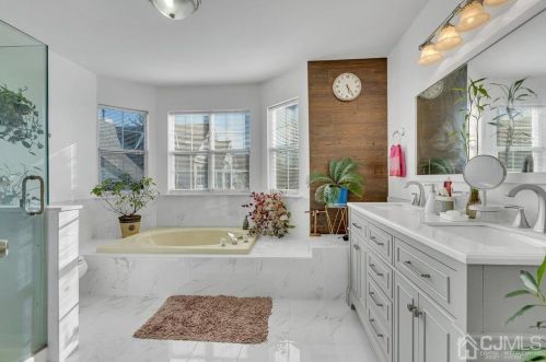 35 Carlisle Ct, Old Bridge NJ  08857-2777 exterior