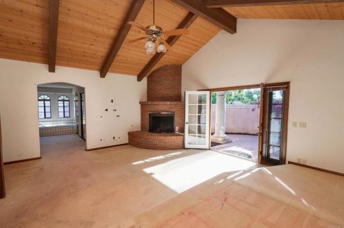 1129 Sugarbush Dr, Vista CA  92084-6605 exterior