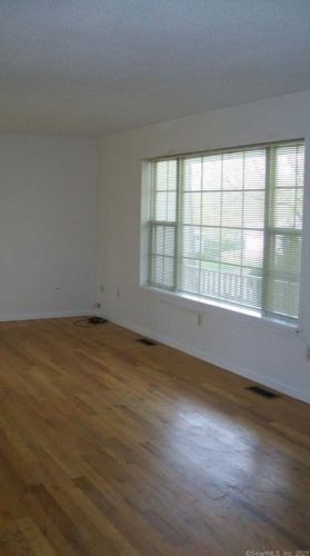 45 Bracewood Rd, Waterbury, CT 06706-2410
