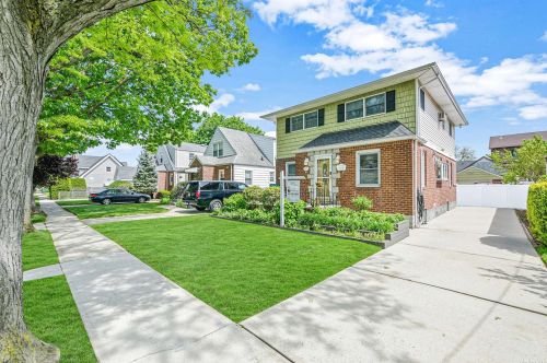 1310 Park Ave, New Hyde Park, NY 11040-4251
