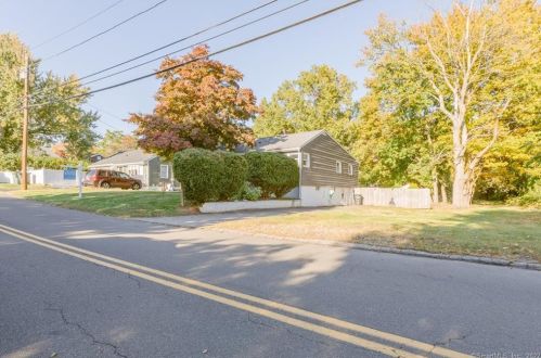 14 Boothbay St, Milford, CT 06460-5551