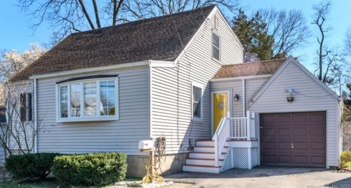 52 Arlington Rd, Stamford, CT 06902-2825
