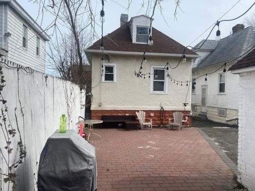 3323 Mickle Ave, Bronx NY  10469-2717 exterior