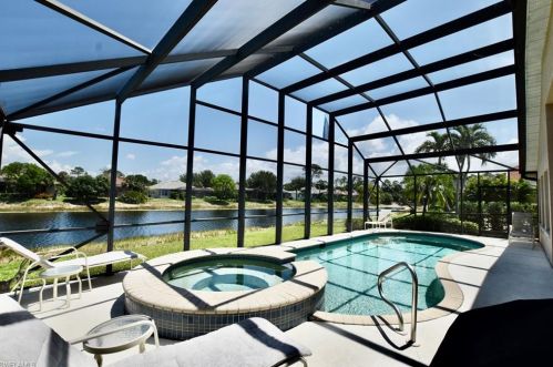 6444 Autumn Woods Blvd, Naples FL  34109-7806 exterior