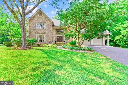 9106 Meadowcreek Ln, Lorton VA  22079-3238 exterior