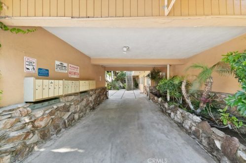 3025 5th St, Long Beach CA  90802-2049 exterior