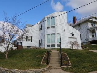 4 Cherry Ln, Newport, KY 41075-2127
