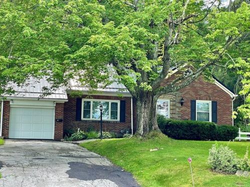 435 New Castle St, Slippery Rock, PA 16057-1012
