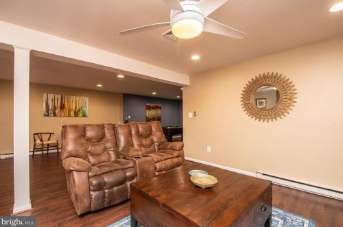 20557 Gleedsville Rd, Leesburg VA 20175-6532 exterior