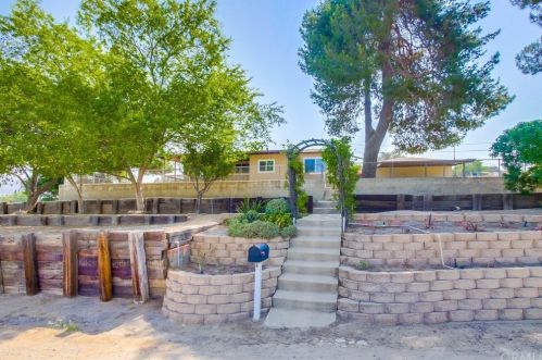 9704 Erwin Ln, Lakeside, CA 92040-3028
