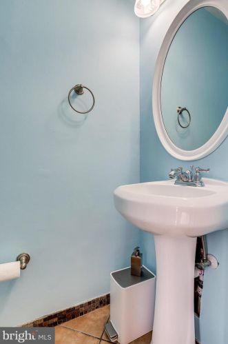 2545 Kingswood Ct, Woodbridge VA  22192-2029 exterior