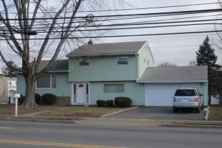 937 Riverview Dr, Paterson, NJ 07512-1149