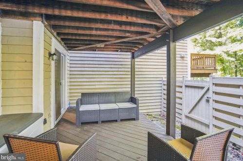 1502 Deer Point Way, Herndon VA  20194-1584 exterior