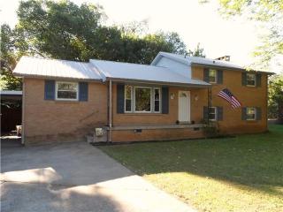 2593 Scott Dr, Clarksville, TN 37042-5705