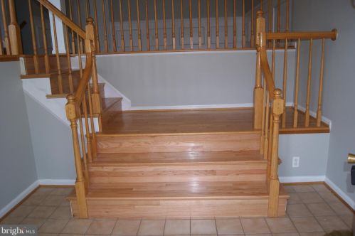 2142 Kings Garden Way, Falls Church VA  22043-2592 exterior