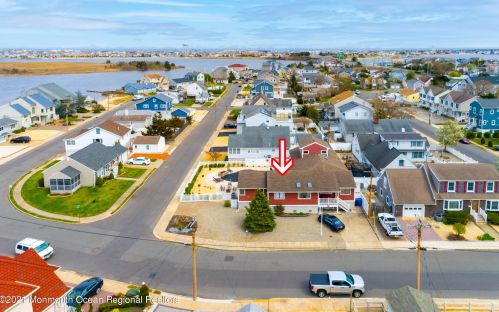 331 Sunset Dr, Pelican Island NJ  08751-2242 exterior