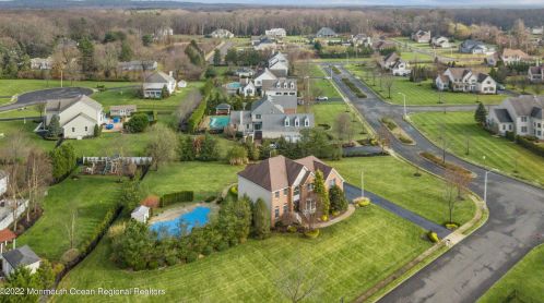 1 Vail Ln, East Freehold NJ  07728-8487 exterior