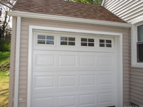 331 Eddy Glover Blvd, New Britain, CT 06053-2411