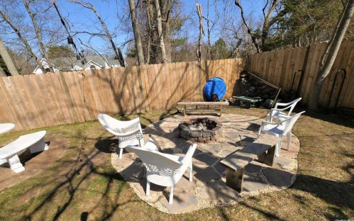 5 Minto Ct, South Setauket NY  11720-2884 exterior