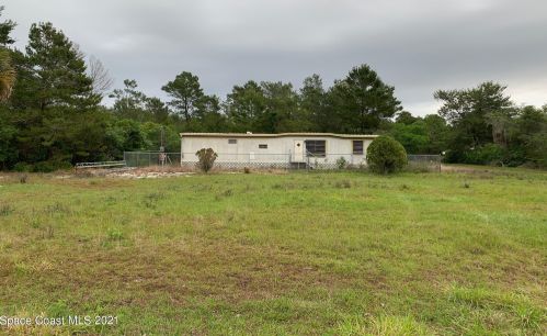 4895 Orange St, Mims, FL 32754-4748