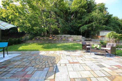 39 Shore Dr, Monmouth Hills, NJ 07732-1757