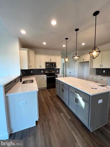 9518 Newtown Rd, Breinigsville PA  18031-1806 exterior