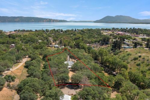 675 Starr Dust Ct, Lakeport CA  95453-6976 exterior