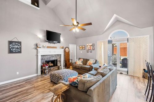 1407 Brittany Ln, Midlothian TX  76063-4062 exterior