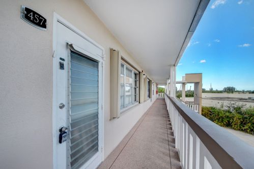 457 Southampton C, West Palm Beach FL  33417-7820 exterior