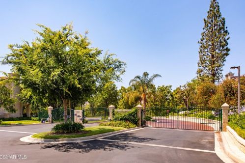 465 Kennerick Ln, Simi Valley CA  93065-6737 exterior