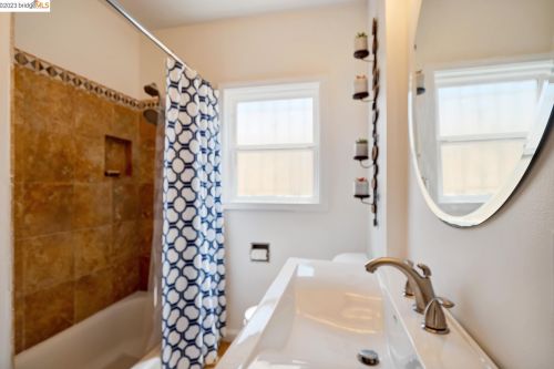 2834 60 Ave, Oakland CA 94605-1504 exterior