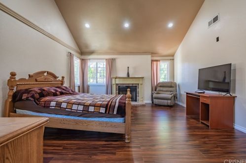 2828 Inyo Cir, Simi Valley CA 93063-2002 exterior