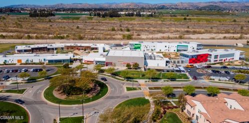 3204 Lisbon Ln, Oxnard CA 93036-7623 exterior