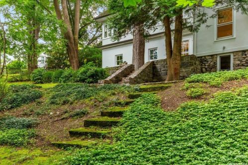 365 Elm Rd, Briarcliff NY  10510-2207 exterior