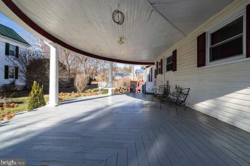 102 High St, Edinburg VA  22824-3084 exterior