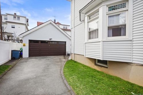 318 Summit Ave, Mount Vernon NY  10552-3004 exterior