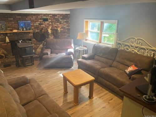 21 Grandview Dr, Mahopac NY  10541-4114 exterior