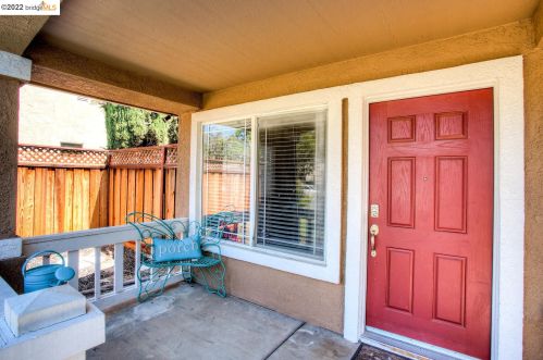 1324 Walnut Meadows Dr, Oakley, CA 94561-3151