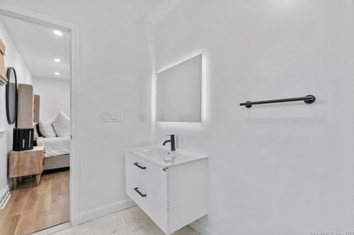 66 Todd Dr, North Haven CT  06473-1038 exterior