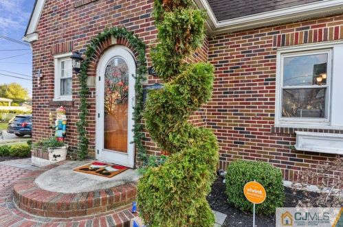 215 Green St, Woodbridge NJ  07095-2005 exterior