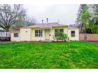 1461 Alameda Ave, Roseburg, OR 97470-1588