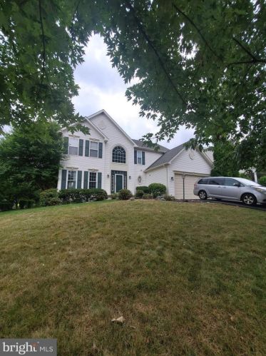 202 Park Gate Dr, Leesburg, VA 20175-6109