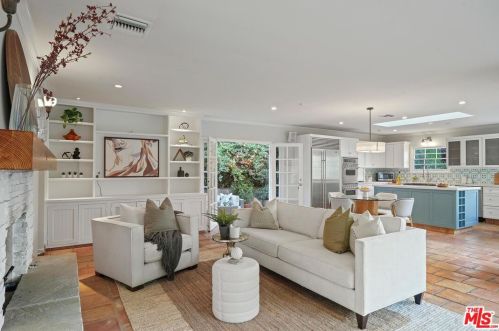 3531 Coldwater Canyon Ave, North Hollywood CA  91604-4060 exterior