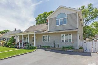 32 Periwinkle Rd, Plainedge, NY 11756-2305