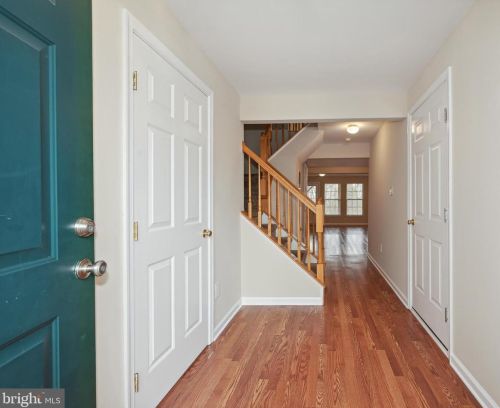 132 Cambridge Ct, West Deptford NJ  08096-6884 exterior